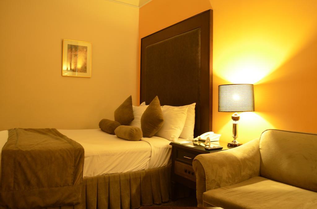 Smart Hotel Lahore Room photo
