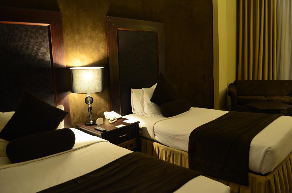 Smart Hotel Lahore Room photo