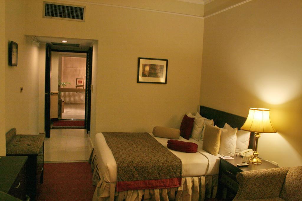 Smart Hotel Lahore Room photo