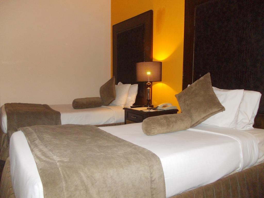 Smart Hotel Lahore Room photo