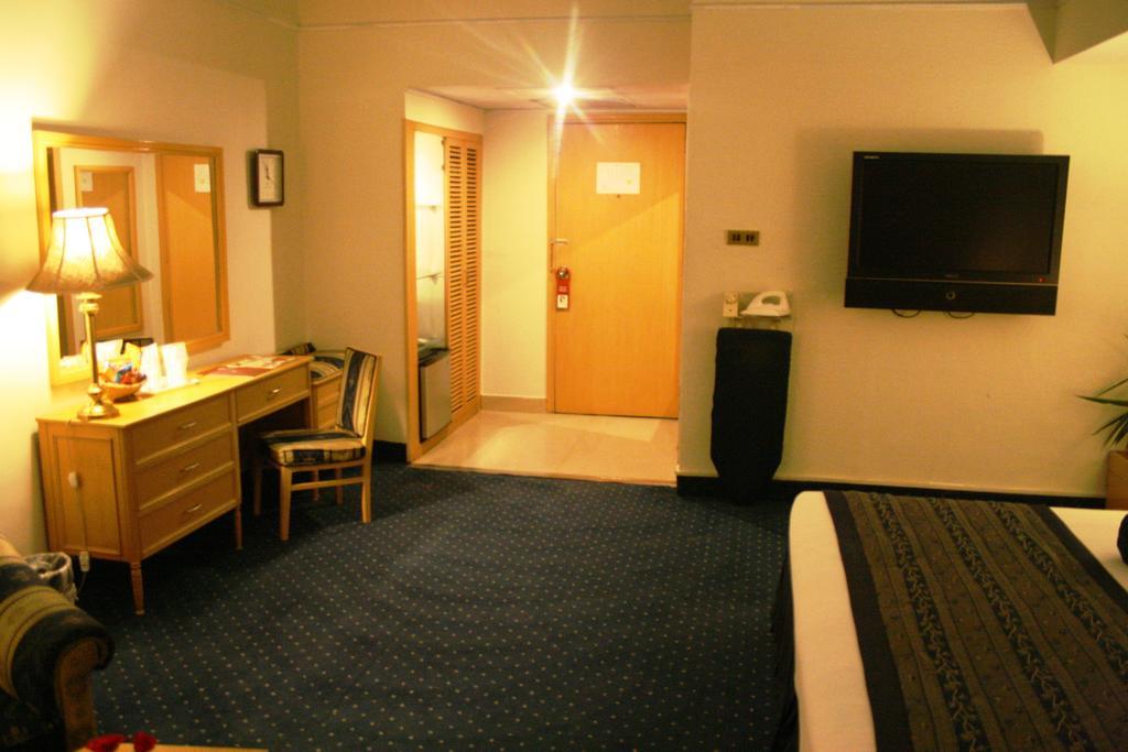 Smart Hotel Lahore Room photo