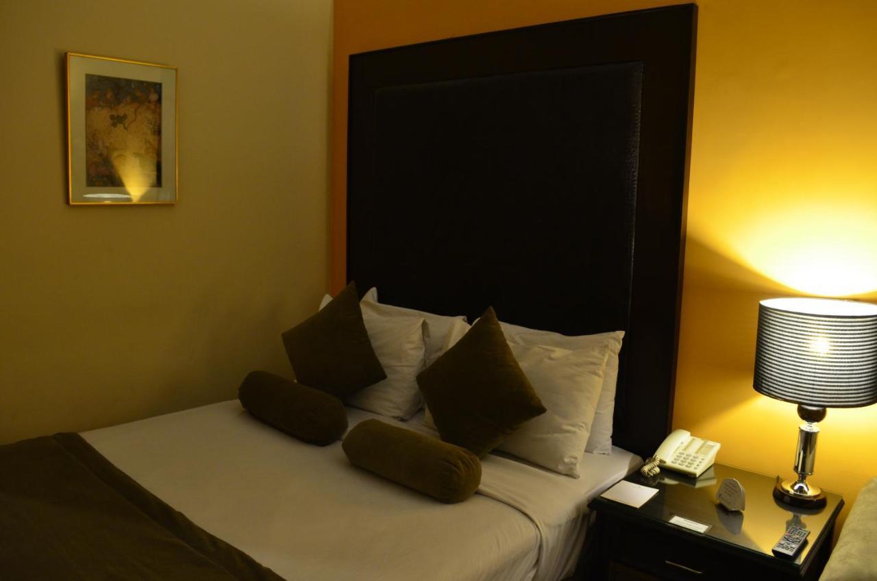 Smart Hotel Lahore Exterior photo