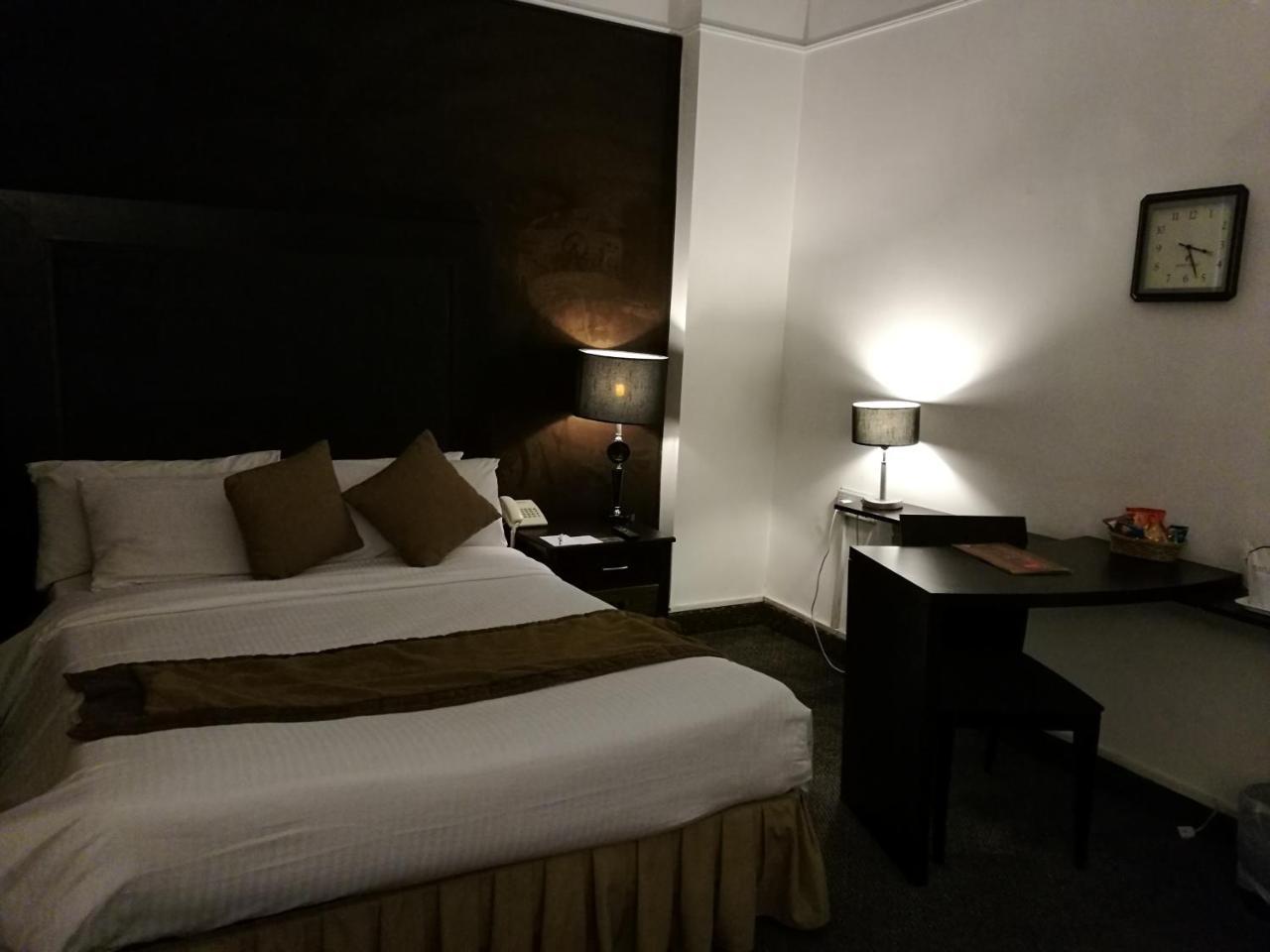 Smart Hotel Lahore Exterior photo